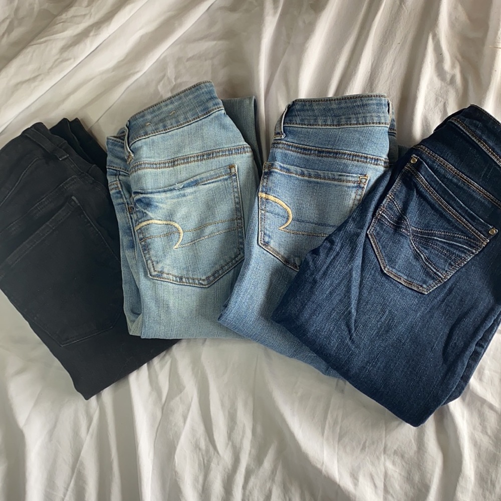4 pair Bundle pack- 3, 00 American eagle jeans, 1 white and black 0 jean.